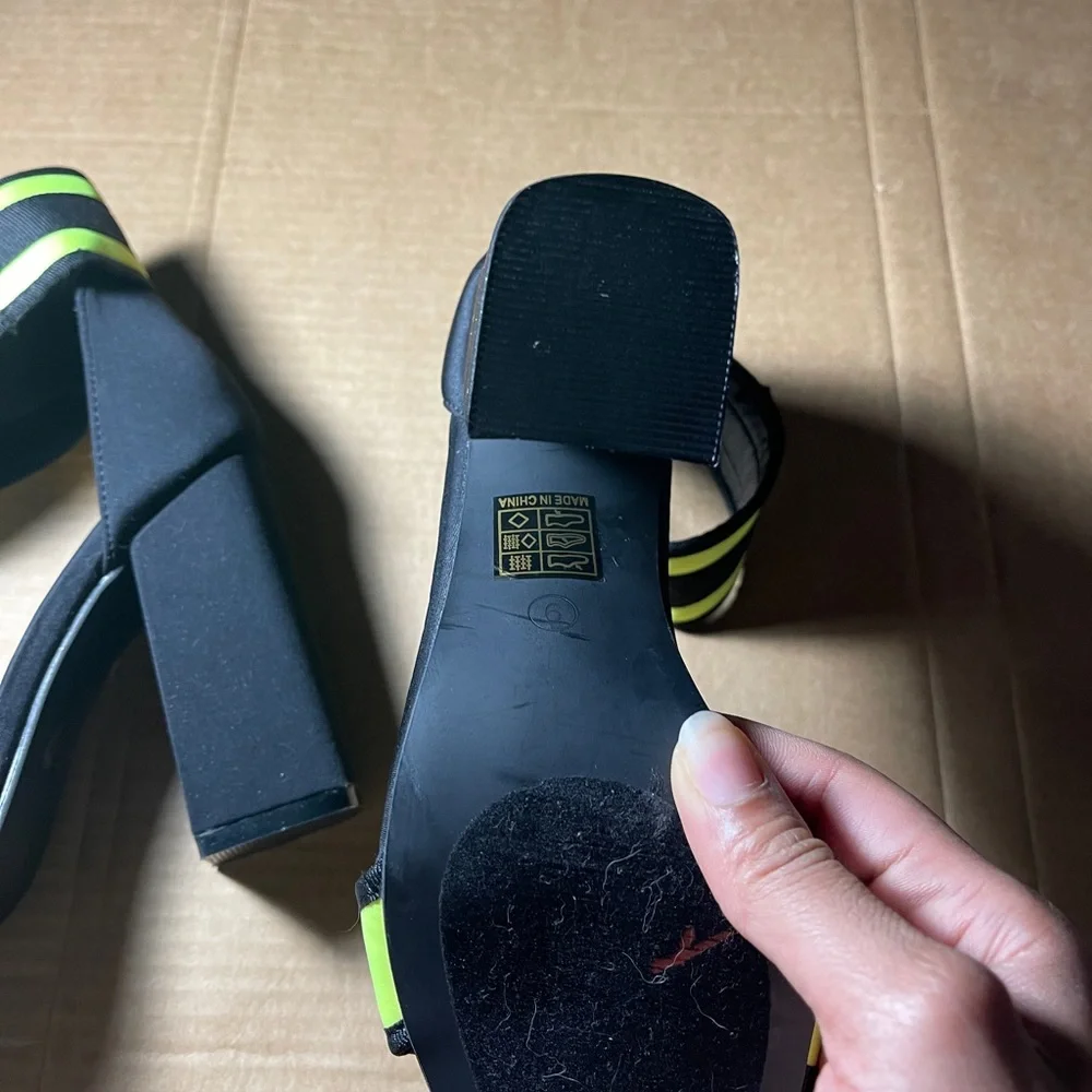 Heels - Picture 3 of 4